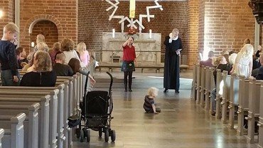 Billede fra gudstjenesten set fra midtergangen 